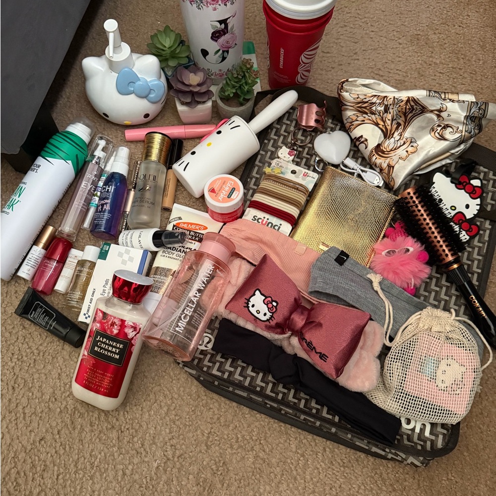 Hello Kitty bundle - image 1